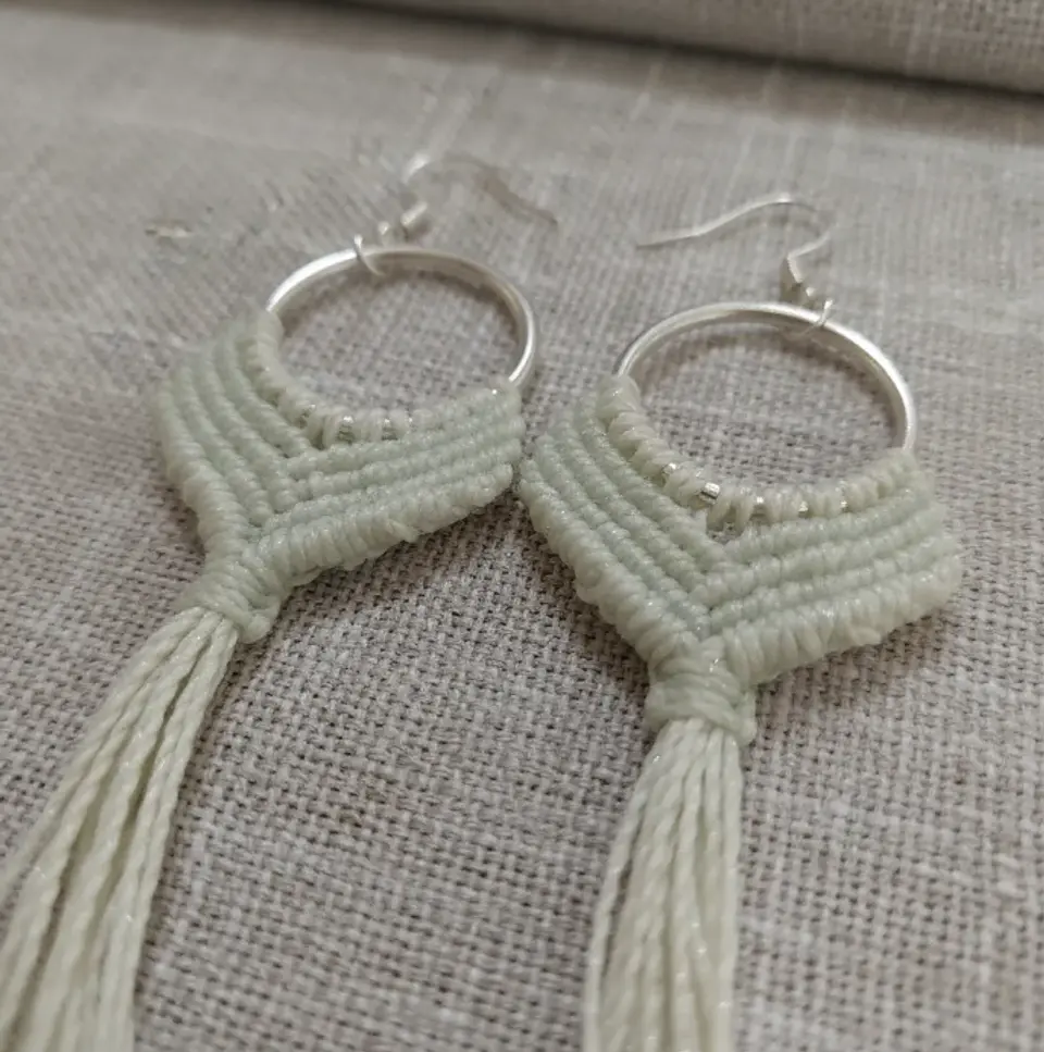 Aros Macramé Alma verde claro con destellos 1