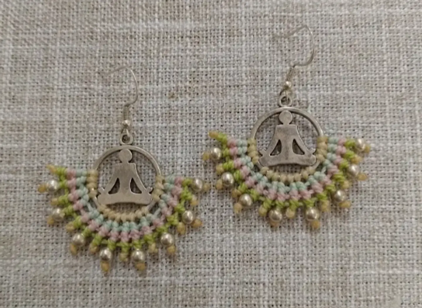 Aros Macramé Om tonos pastel 2