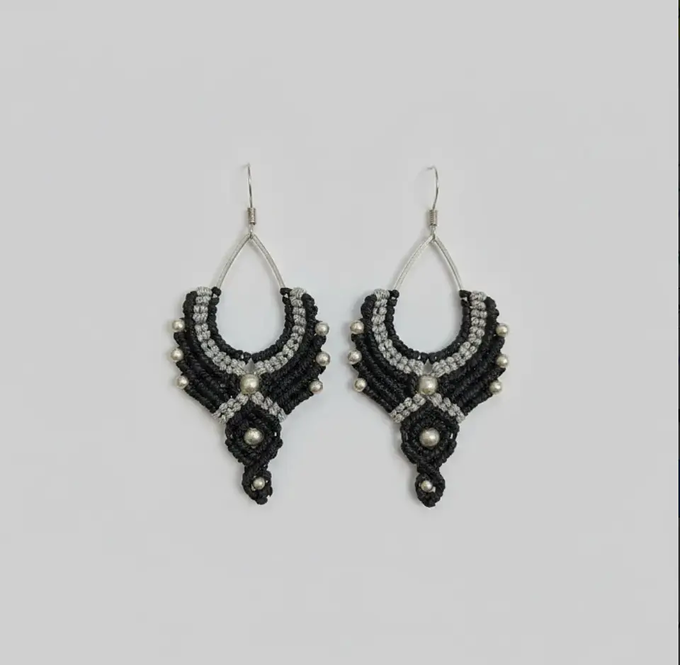 Aros Macramé Boho negro y plateado 1