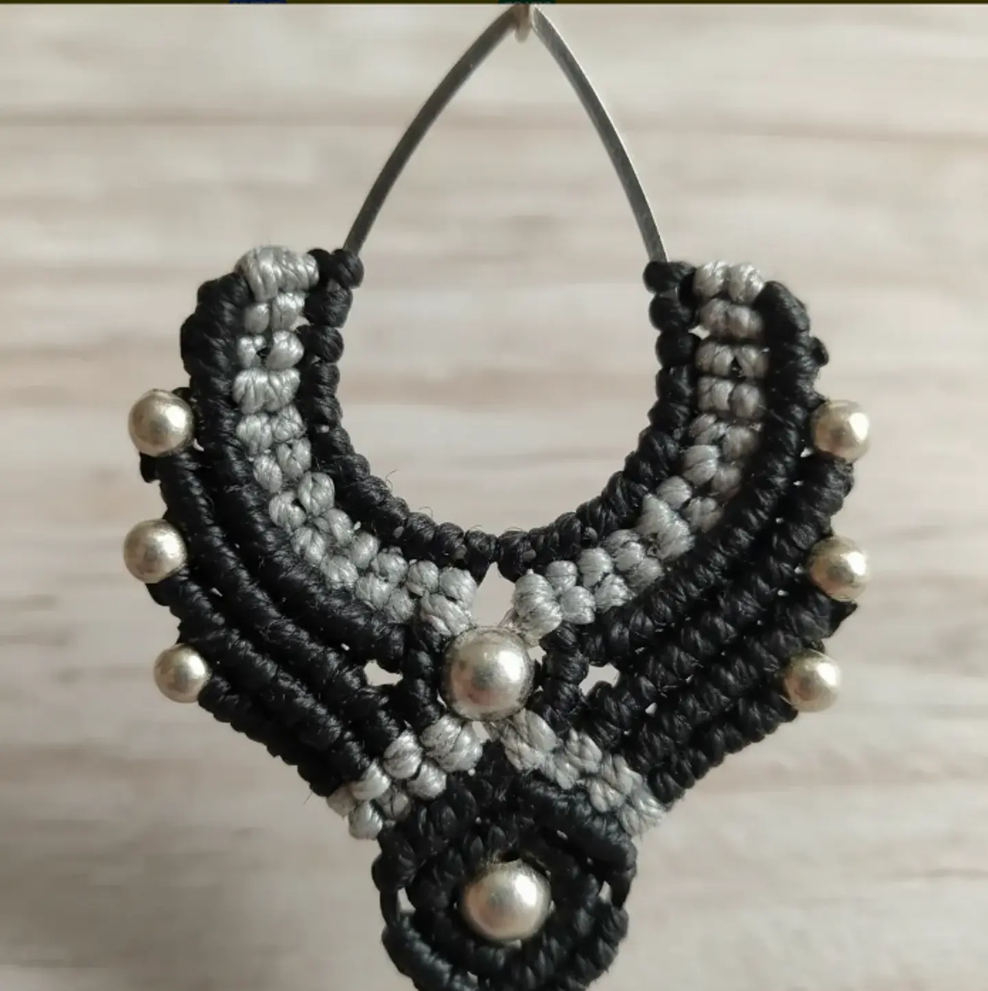 Aros Macramé Boho negro y plateado 3