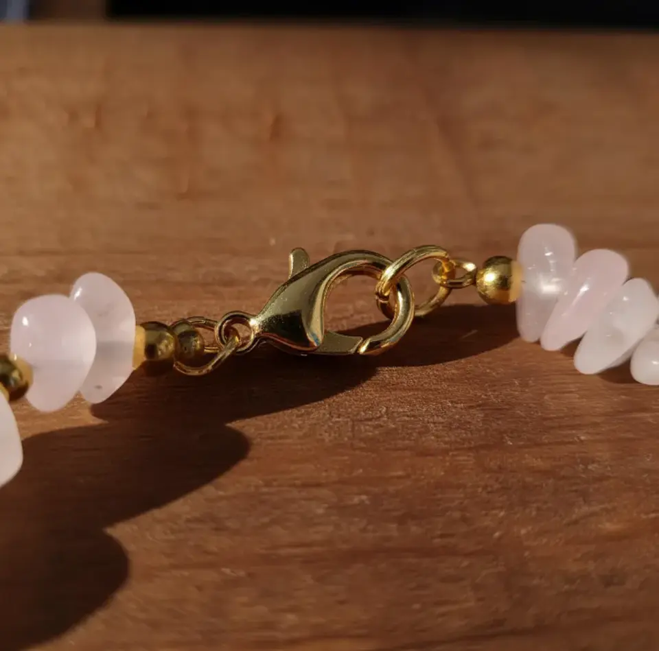 Pulsera Trinidad Cuarzo rosa y conchitas 2