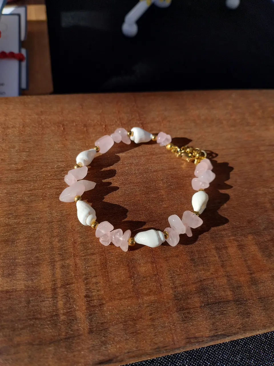 Pulsera Trinidad Cuarzo rosa y conchitas 4