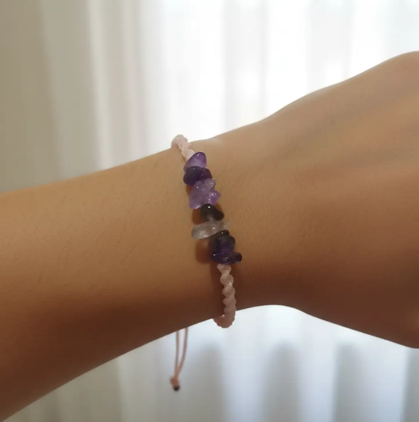 Pulsera Luisa Chips Amatista e huilo encerado rosado brillante 1