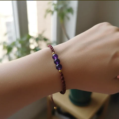 Pulsera Luisa Amatista, pirita e hilo burdeo