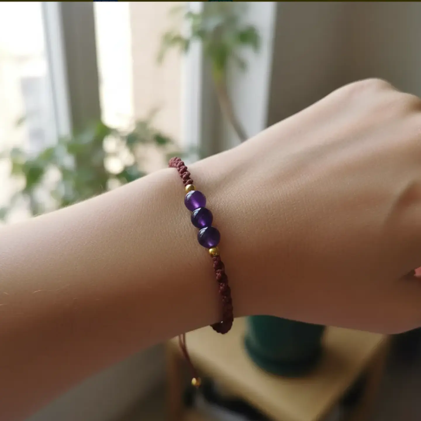 Pulsera Luisa Amatista, pirita e hilo burdeo 1