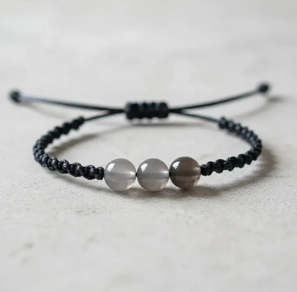 Pulsera Luisa Cuarzo gris con hilo negro 2