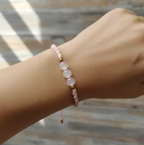 Pulsera Luisa Cuarzo rosa, pirita e hilo rosado claro con brillantes