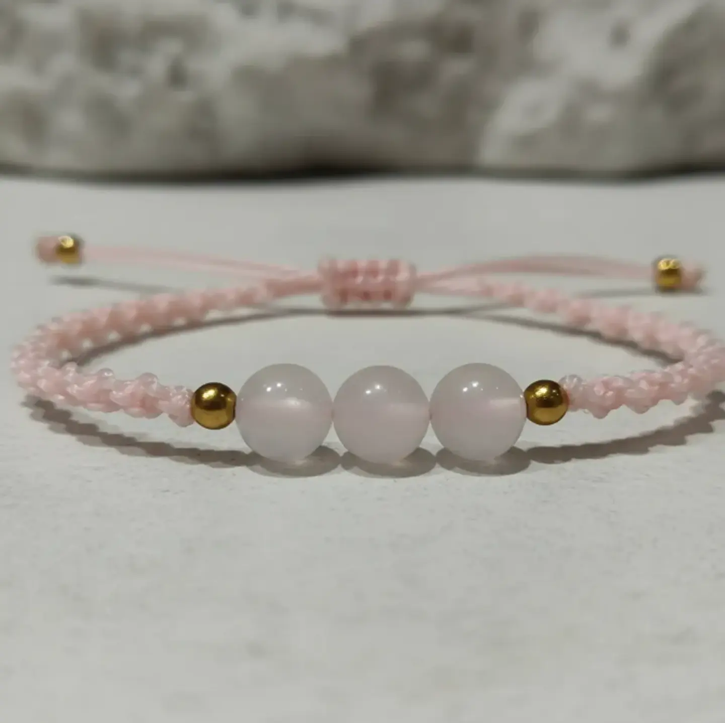 Pulsera Luisa Cuarzo rosa, pirita e hilo rosado claro con brillantes 2