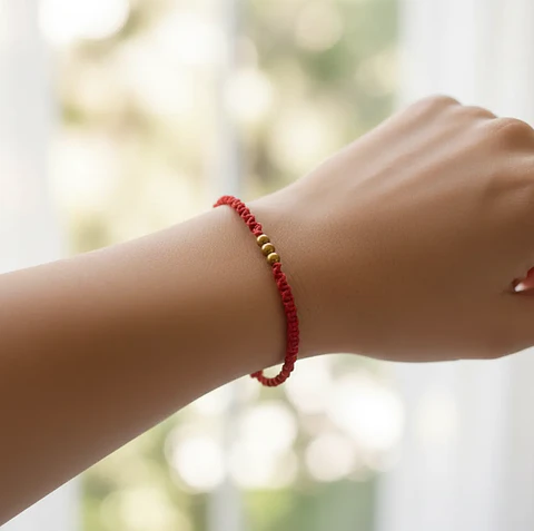 Pulsera Luisa Pirita hilo rojo
