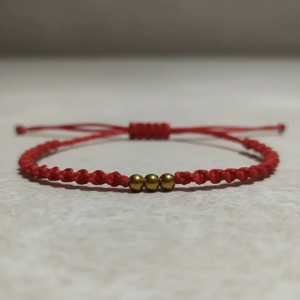 Pulsera Luisa Pirita hilo rojo 2