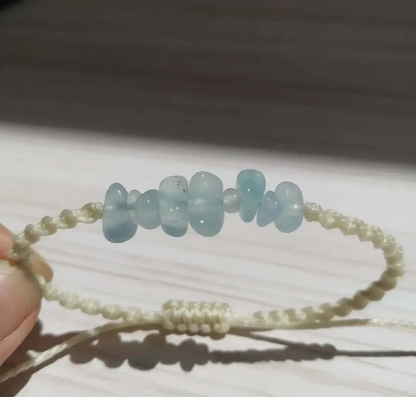 Pulsera Luisa Aguamarina hilo celeste con destellos 3