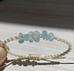 Pulsera Luisa Aguamarina hilo celeste con destellos - Miniatura 3