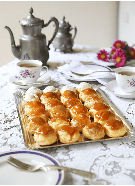 PROFITEROLES DIPLOMÁTICA Y CARAMELO