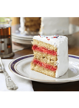 TORTA FRUTILLA, CREMA Y MANJAR en BIZCOCHO