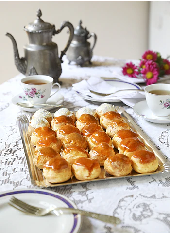 PROFITEROLES PASTELERA Y CARAMELO
