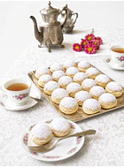 PROFITEROLES MANJAR Y AZUCAR FLOR