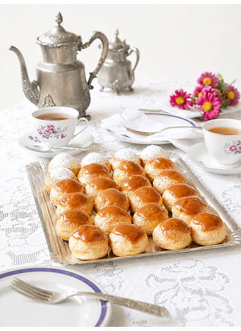PROFITEROLES DIPLOMÁTICA Y CARAMELO