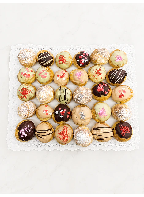 PROFITEROLES DE COLORES ROSADOS