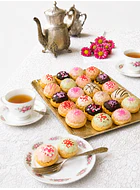 PROFITEROLES DE COLORES ROSADOS
