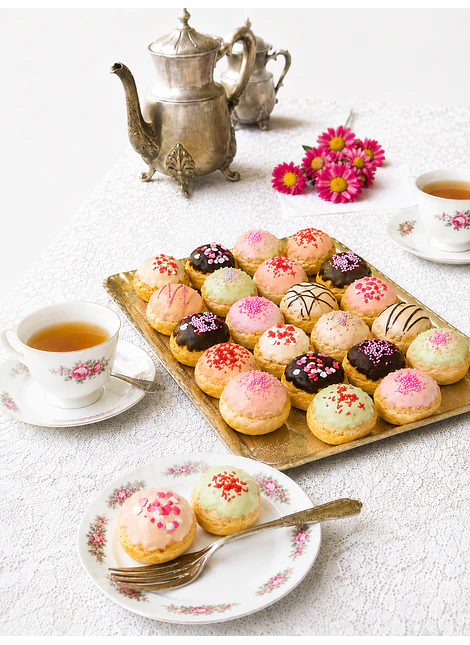 PROFITEROLES DE COLORES ROSADOS
