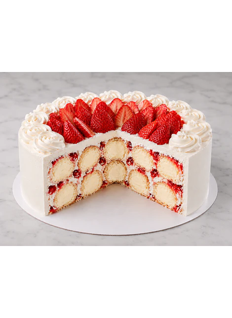 Torta rellena de de Profiteroles y Frutilla