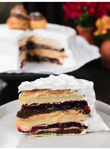 HOJARASCA GUINDA, MANJAR, CHOCOLATE Y PASTELERA