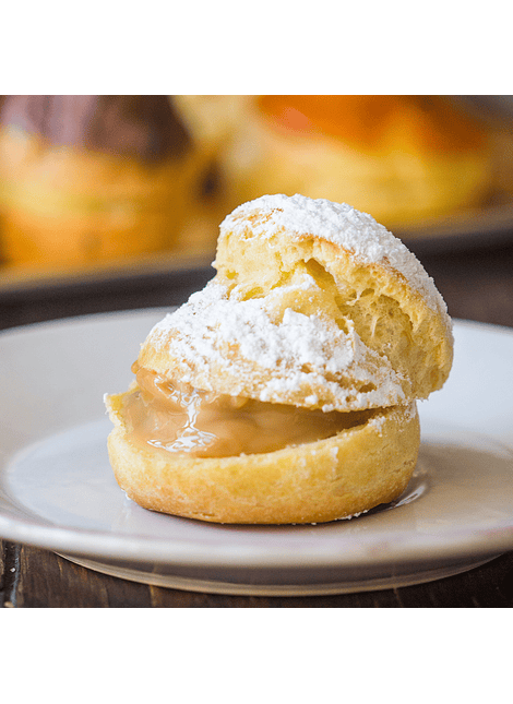 PROFITEROLES MANJAR Y AZUCAR FLOR