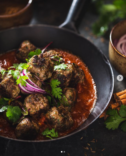 ⁣¡Albóndigas al curry con arroz basmati⁣!