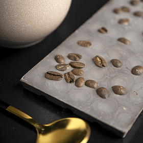 Barra de Chocolate 70% cacao con granos de cafe