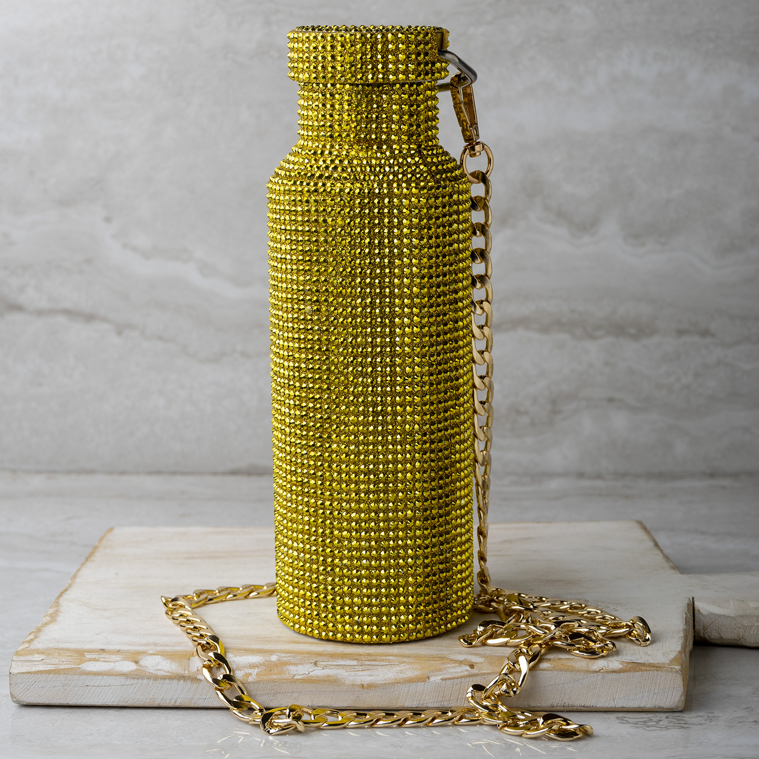 Botella dorada brillante