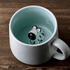 Taza con diseño de animal en su interior