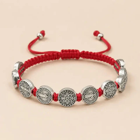 Pulseira 10 Medalhas de São Bento Ajustável em Macramê – Proteção Espiritual