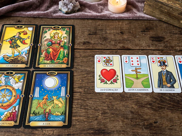 Baralho cigano vs baralho de tarot: qual escolher?