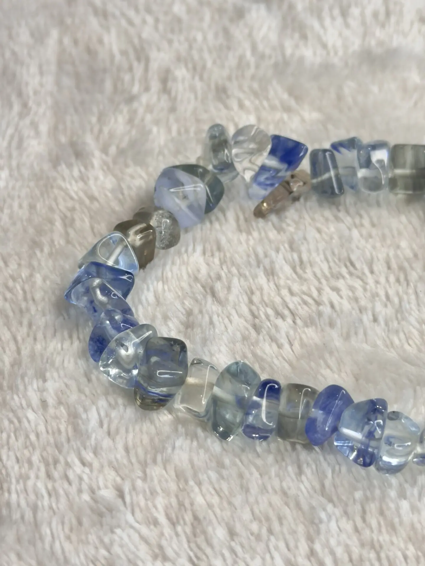 Pulseira de Quartzo Azul Tingido em Lascas – Meditação e Calma 2
