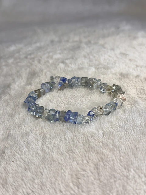 Pulseira de Quartzo Azul Tingido em Lascas – Meditação e Calma