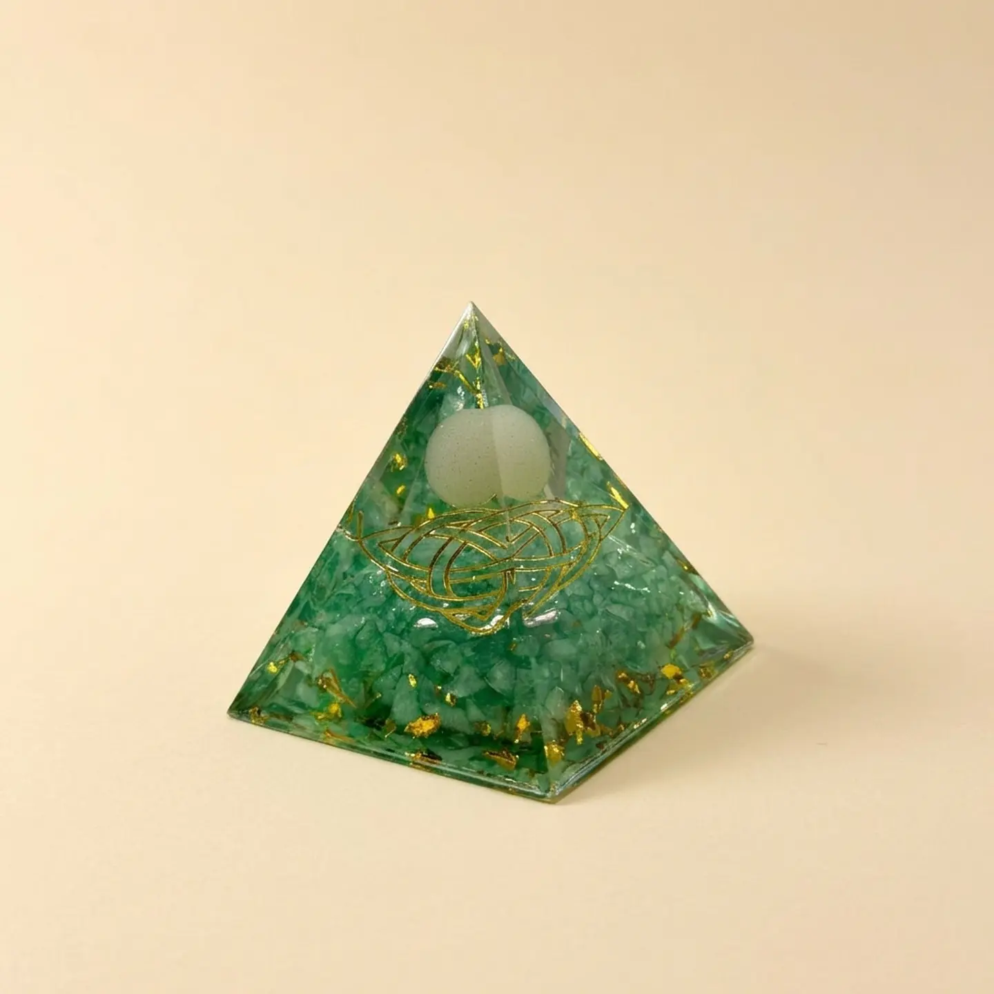 Pirâmide de Orgonite de Aventurina – Prosperidade e Abre Caminhos 1