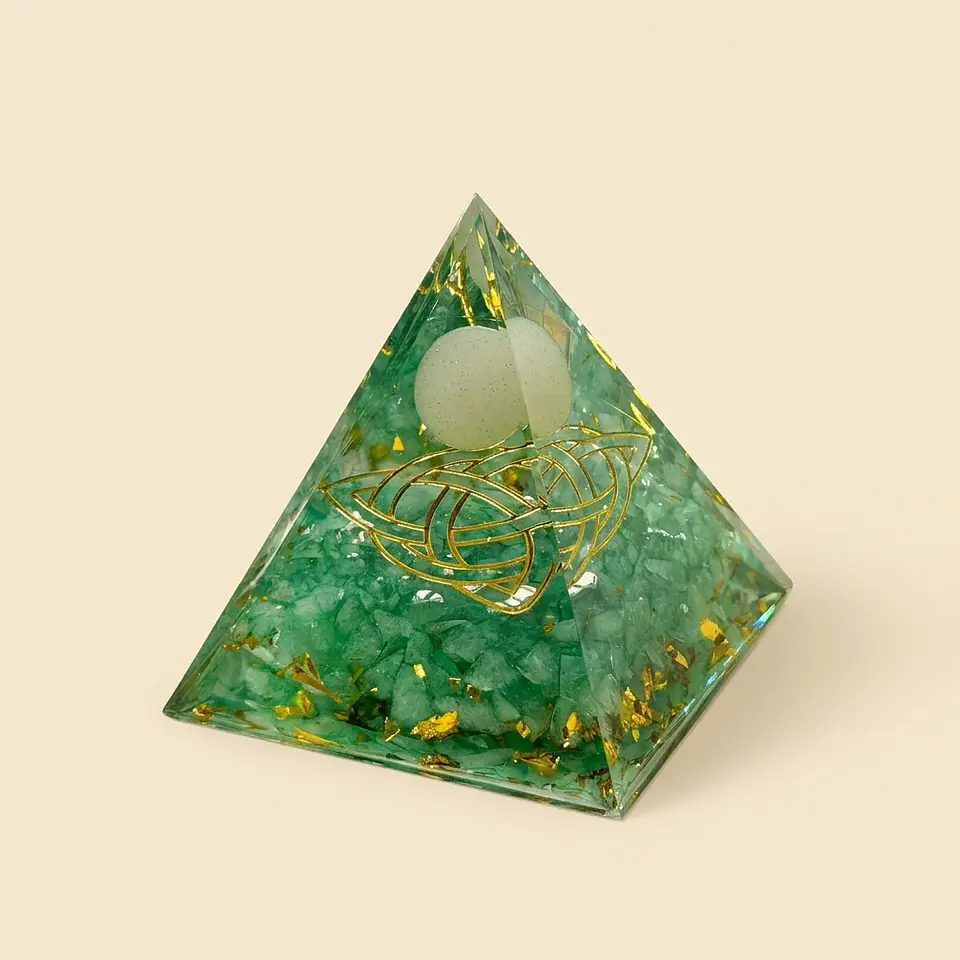 Pirâmide de Orgonite de Aventurina – Prosperidade e Abre Caminhos 2