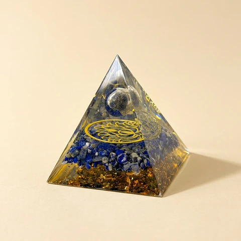 Pirâmide de Orgonite de Lápis-Lazúli – Autoconhecimento e Intuição