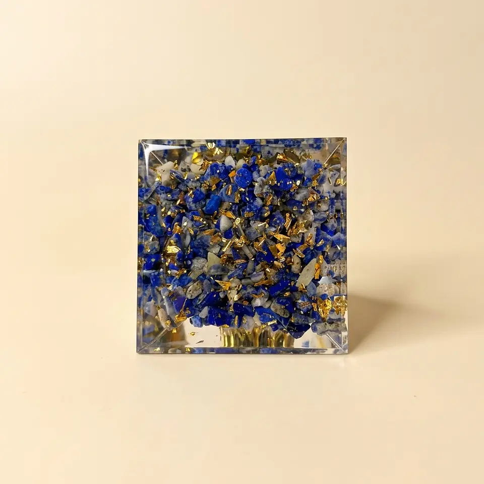 Pirâmide de Orgonite de Quartzo Rosa e Lápis-Lazúli – Amor e Harmonia 2