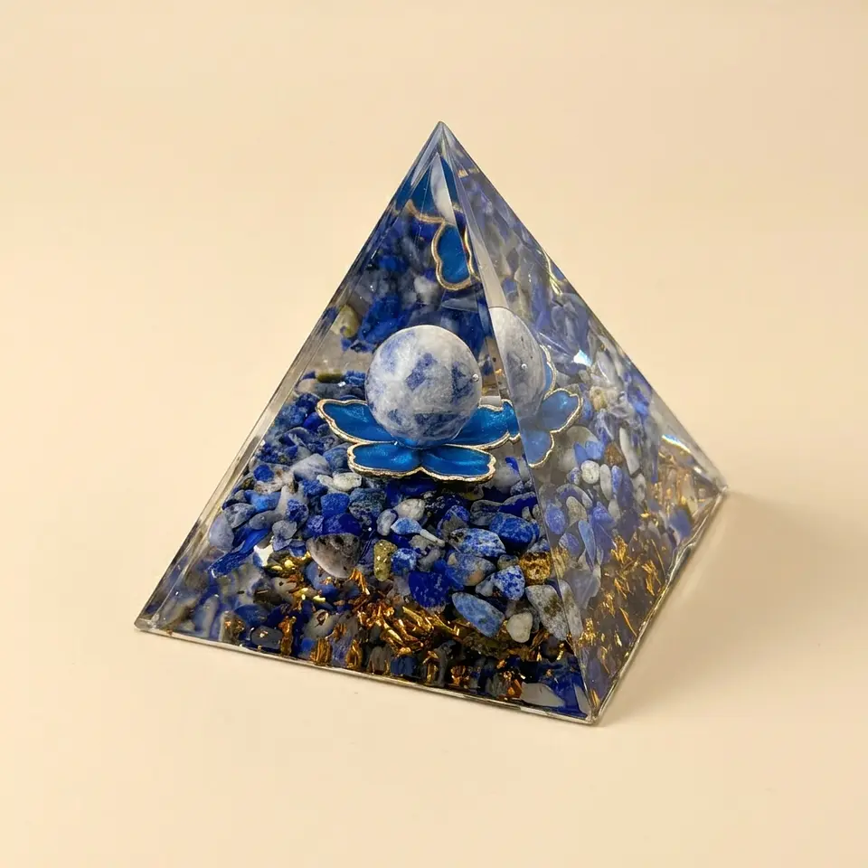 Pirâmide de Orgonite de Sodalite com Lótus Azul – Meditação e Calma 2