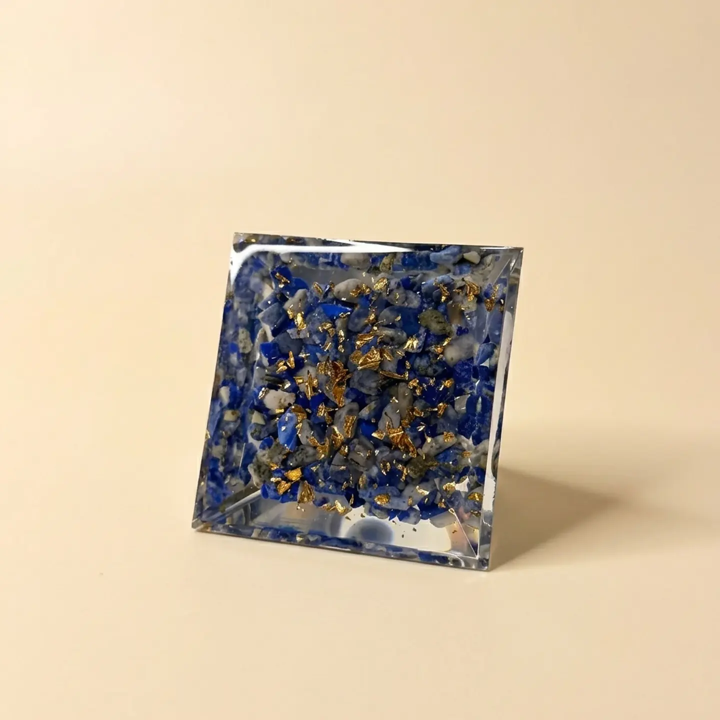 Pirâmide de Orgonite de Sodalite com Lótus Azul – Meditação e Calma 4