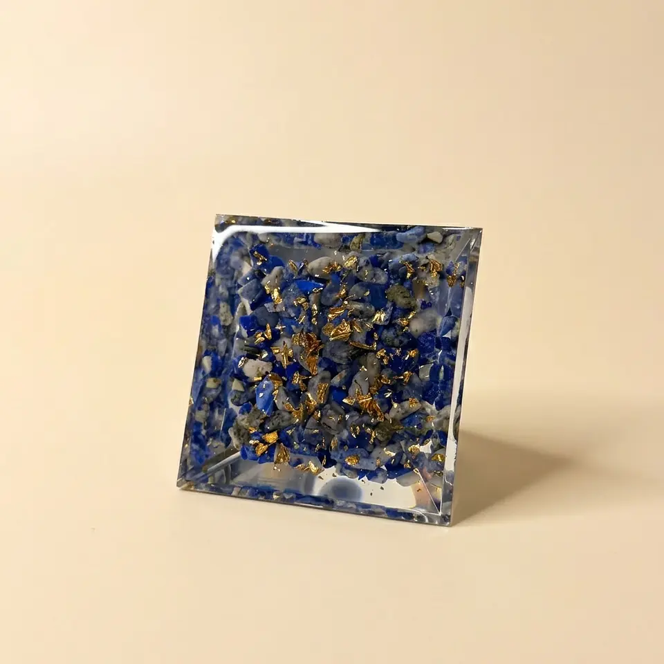 Pirâmide de Orgonite de Sodalite com Lótus Azul – Meditação e Calma 4