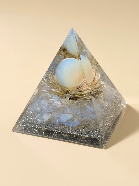 Pirâmide de Orgonite de Opalite – Intuição e Ciclos Lunares