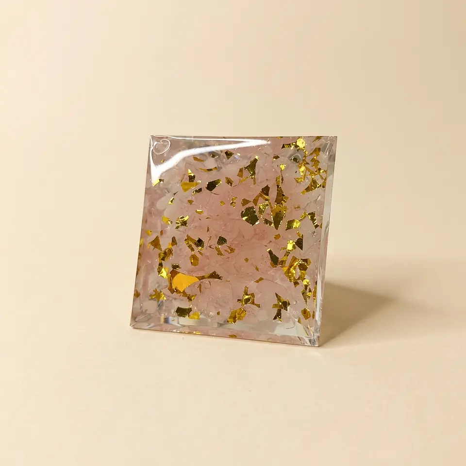 Pirâmide de Orgonite de Quartzo Rosa com OM – Meditação e Calma 3