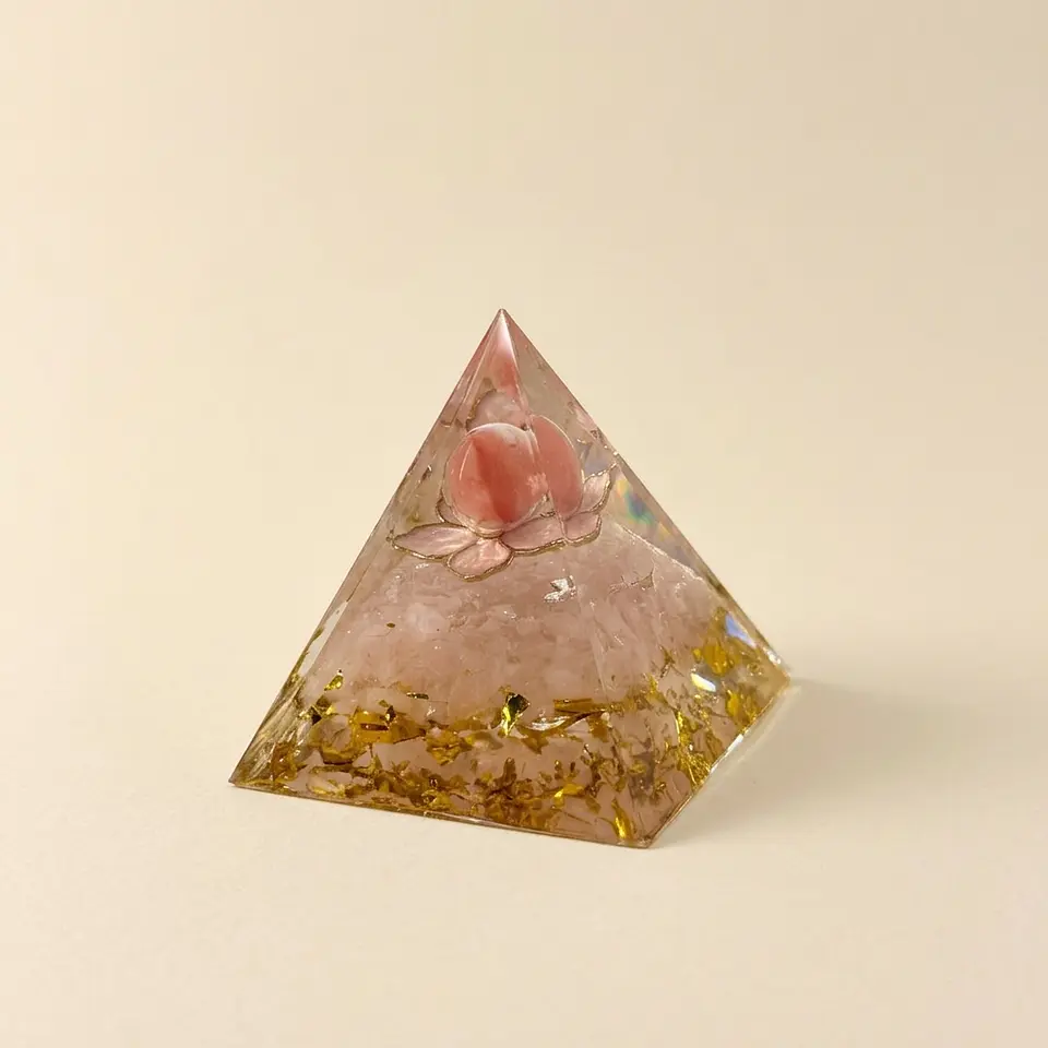 Pirâmide de Orgonite de Quartzo Cereja – Atrair o Amor 1