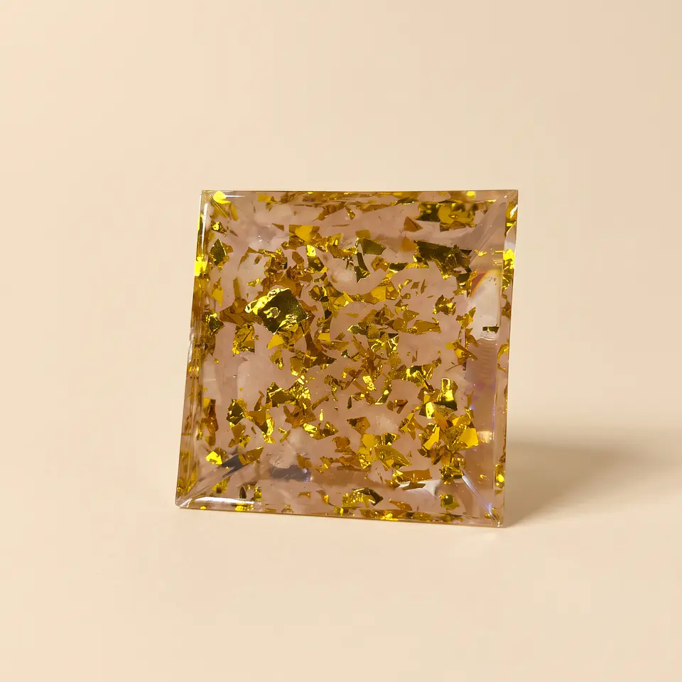 Pirâmide de Orgonite de Quartzo Cereja – Atrair o Amor 3