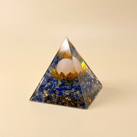 Pirâmide de Orgonite de Quartzo Rosa e Lápis-Lazúli – Amor e Harmonia