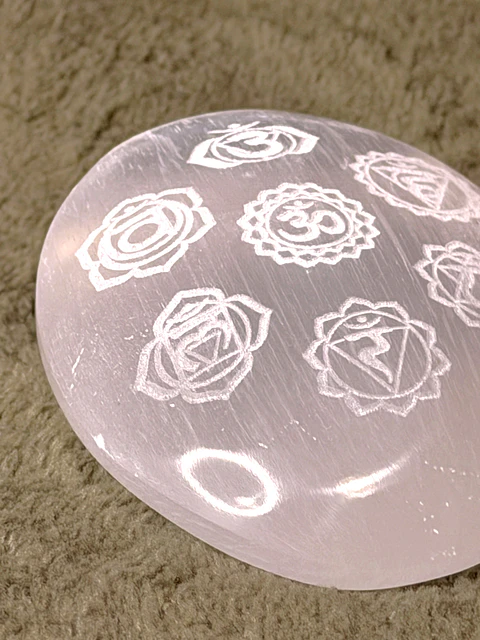 Pedra de Selenite 7 Chakras – Meditação e Calma