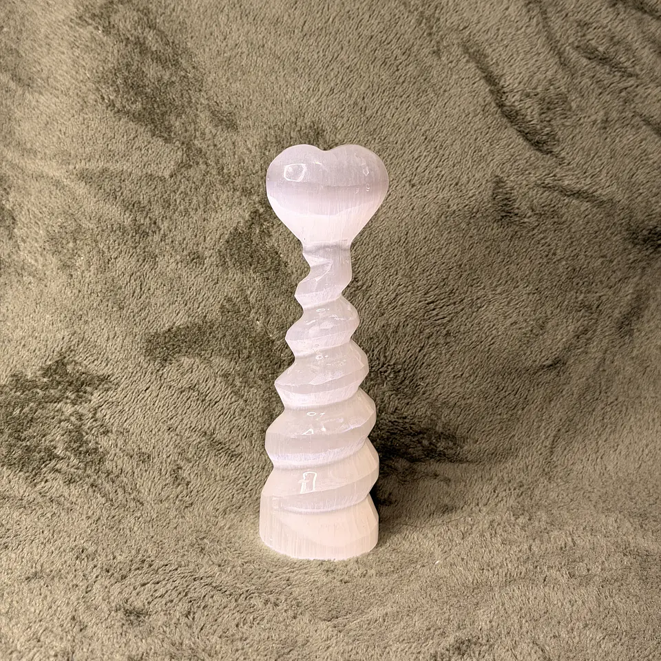 Torre Espiral de Selenite com Coração – Amor e Harmonia 1