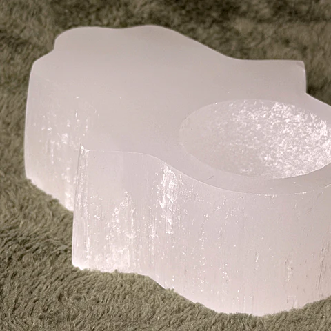 Porta-Velas de Selenite Mão de Fátima – Proteção Contra Inveja